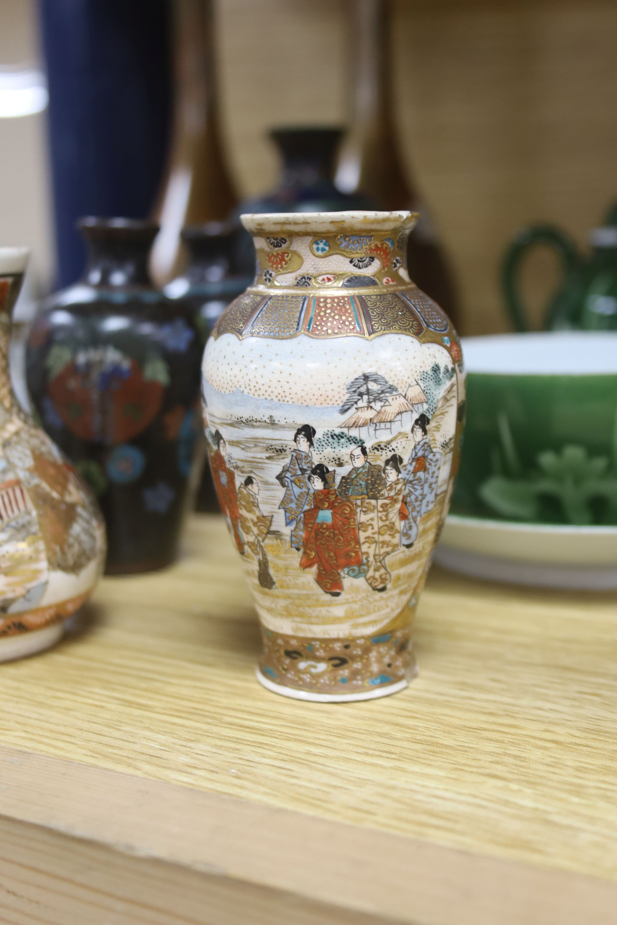 A quantity of mixed Japanese ceramics, to include Satsuma and cloisonne, tallest 25cm